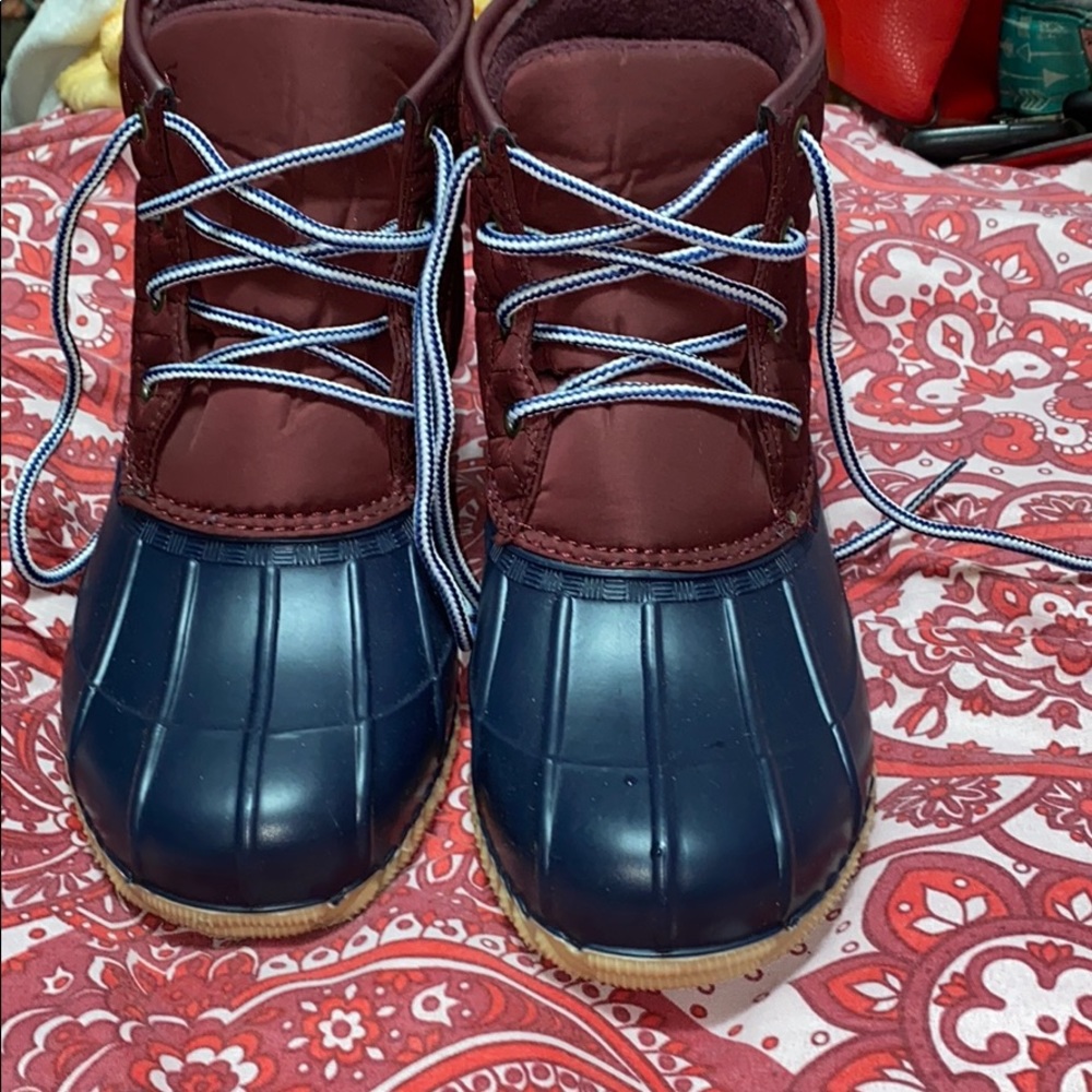 BRAND NEW DUCK BOOTS!!